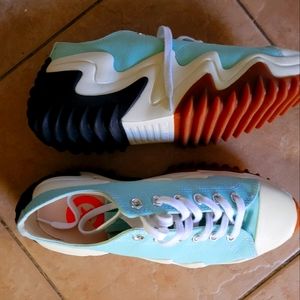 Converse Sneakers Run Star Lugged Sole Men's size 9, Women's size 10.5